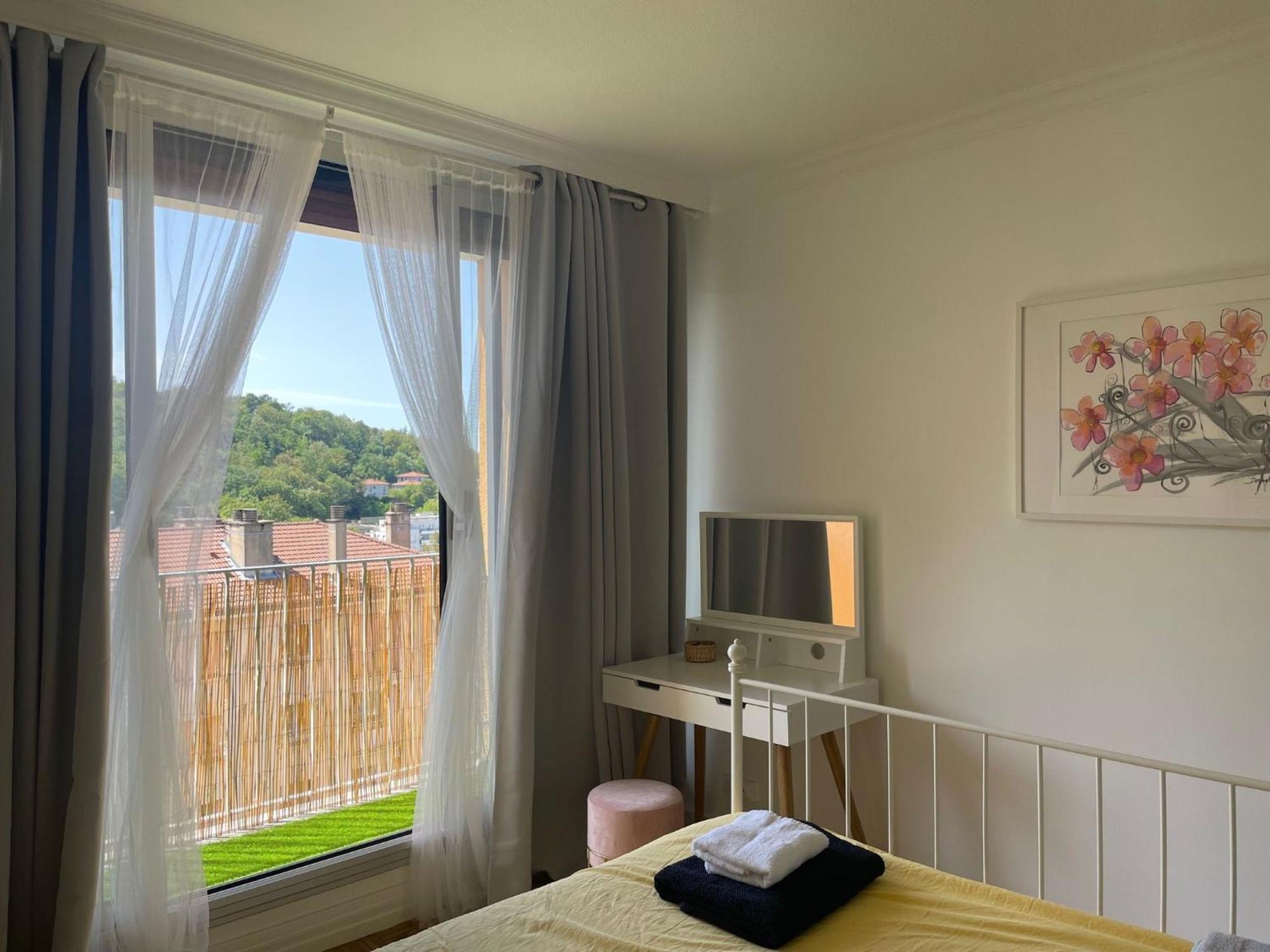 Bergson Top - Appart 80M2, 2 Grandes Chambres, Entierement Renovee Et Equipee, Lumineux, Wifi, Balcon, Calme, Vue Imprenable Сент-Этьен Экстерьер фото